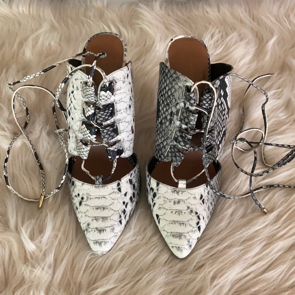 Snake skin tie up pumps